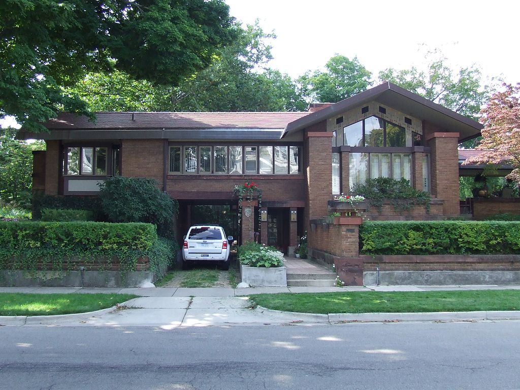 10    4px-David_M._Amberg_House,_2009.jpg