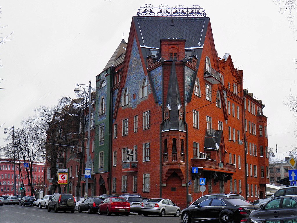 1024px-ДомКОРАБЛЬ_-_panoramio.jpg