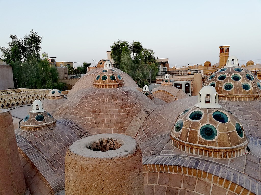1024px-پشت_بام_حمام_سلطان_امیر_احمد.jpg