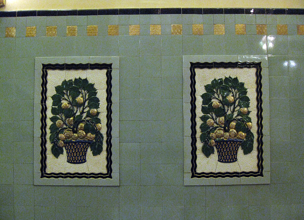 1024px-124_Obecní_Dům_(Casa_Municipal),_decoració_ceràmica.jpg