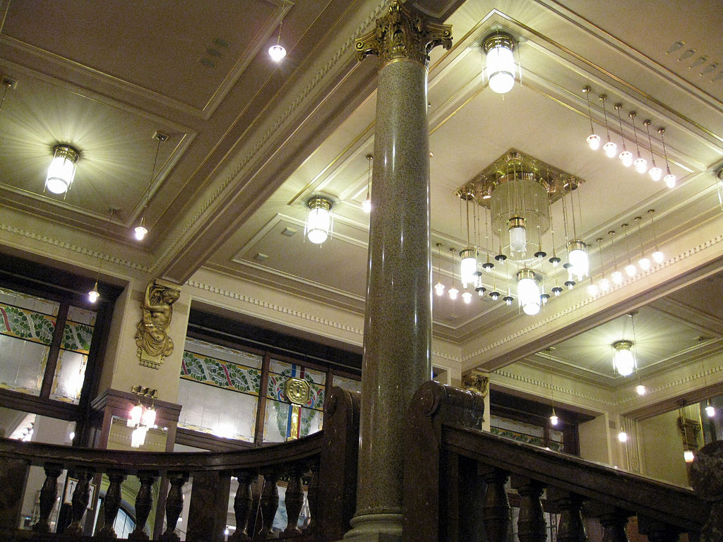1024px-136_Obecní_Dům_(Casa_Municipal),_vestíbul_de_la_Sala_Smetana.jpg