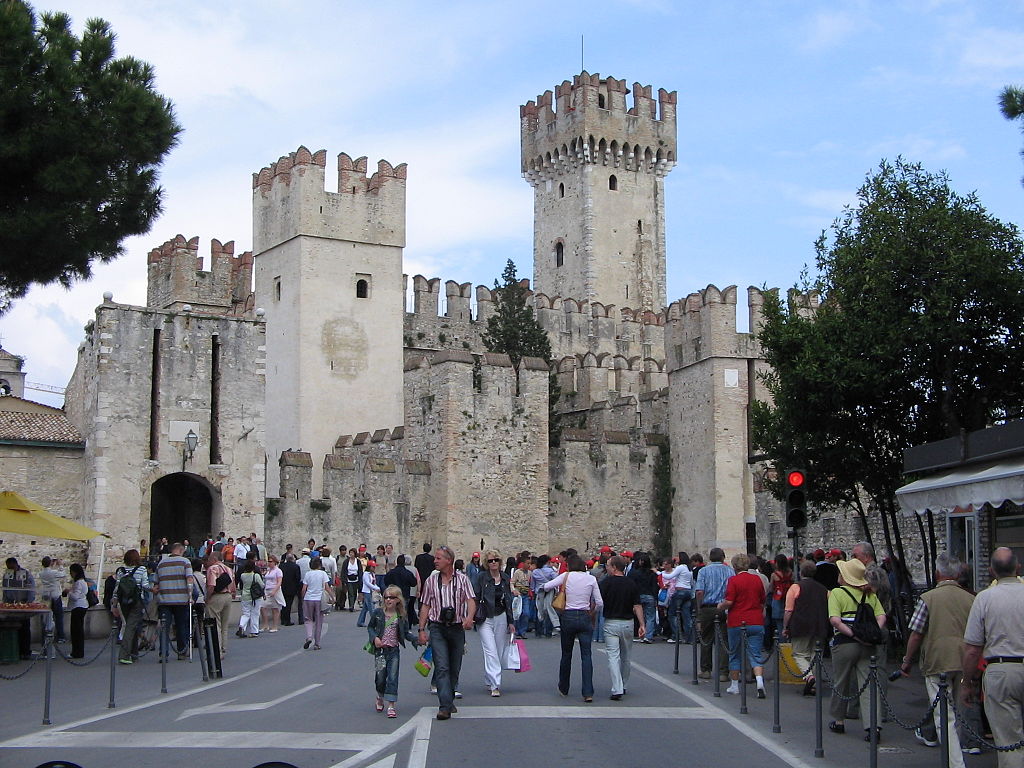 1024px-2005-05-05_-_12-45_Sirmione_05.JPG