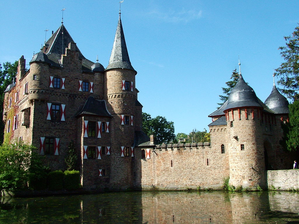 1024px-2006-09_burg_satzvey_01.JPG