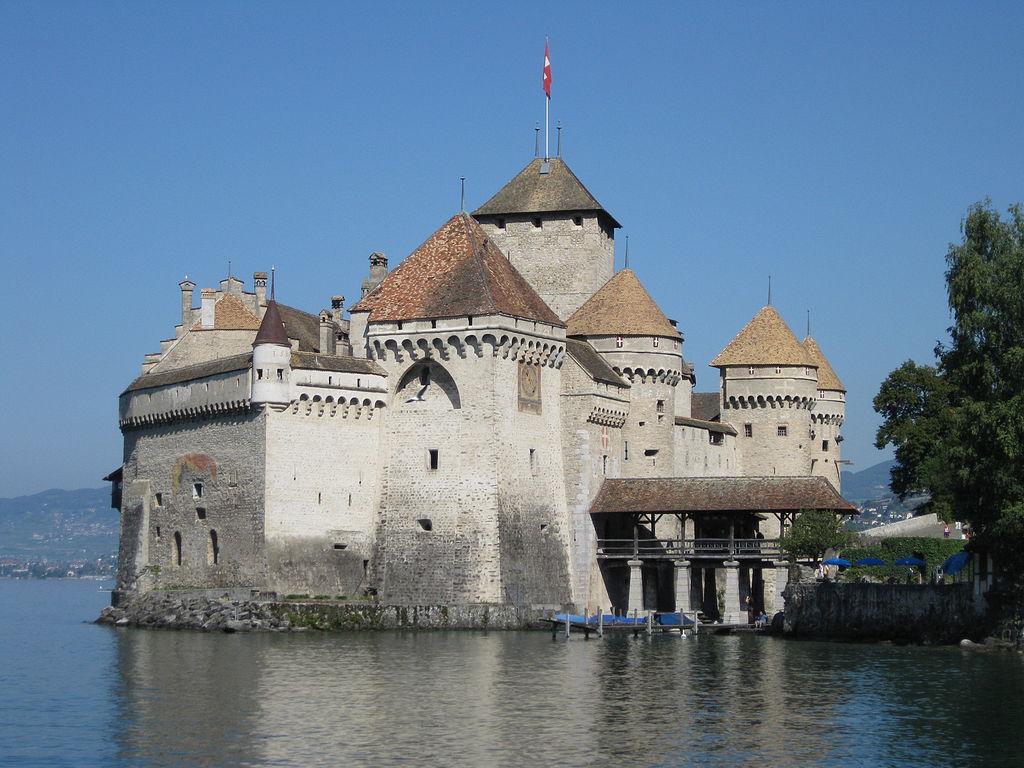 1024px-2009-08-27_Lake_Geneva_358 (1).JPG