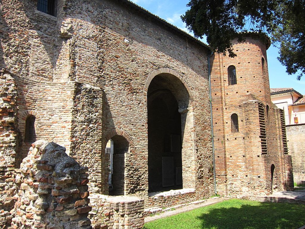 1024px-2012-08-12_022_Palazzo_di_Teodorico.jpg