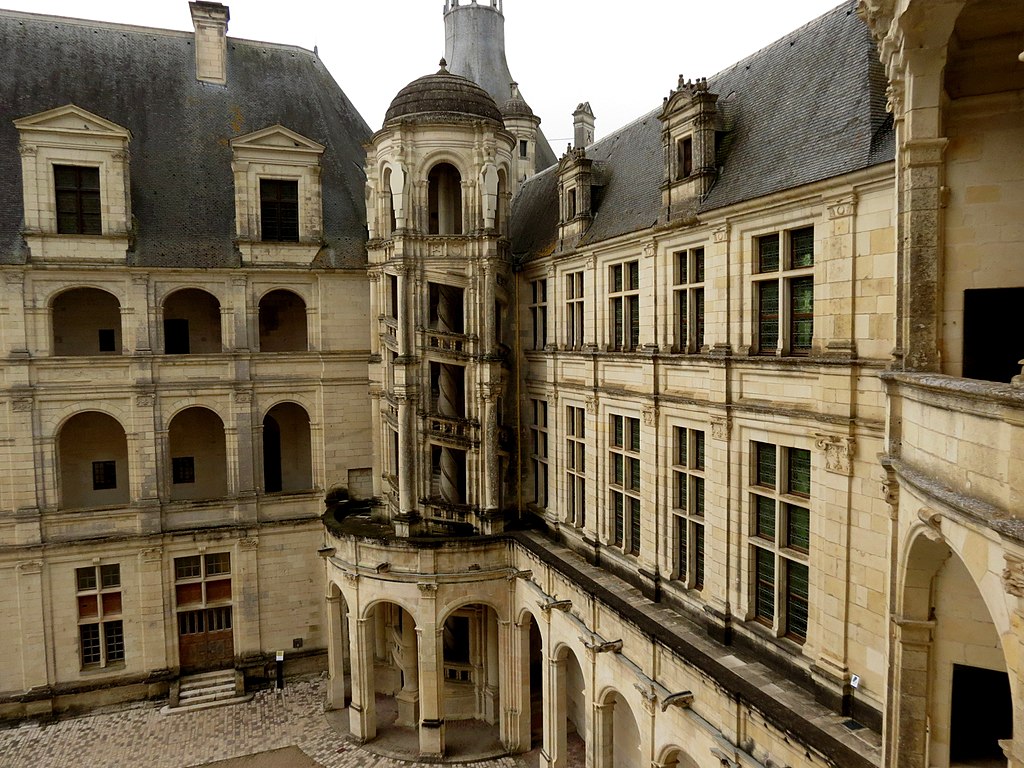 1024px-5_Chambord_(54)_(13007662925).jpg