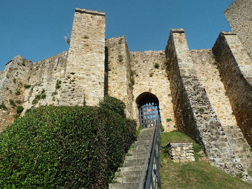 1024px-78-Chevreuse-La-Madeleine-entrée-sud.jpg