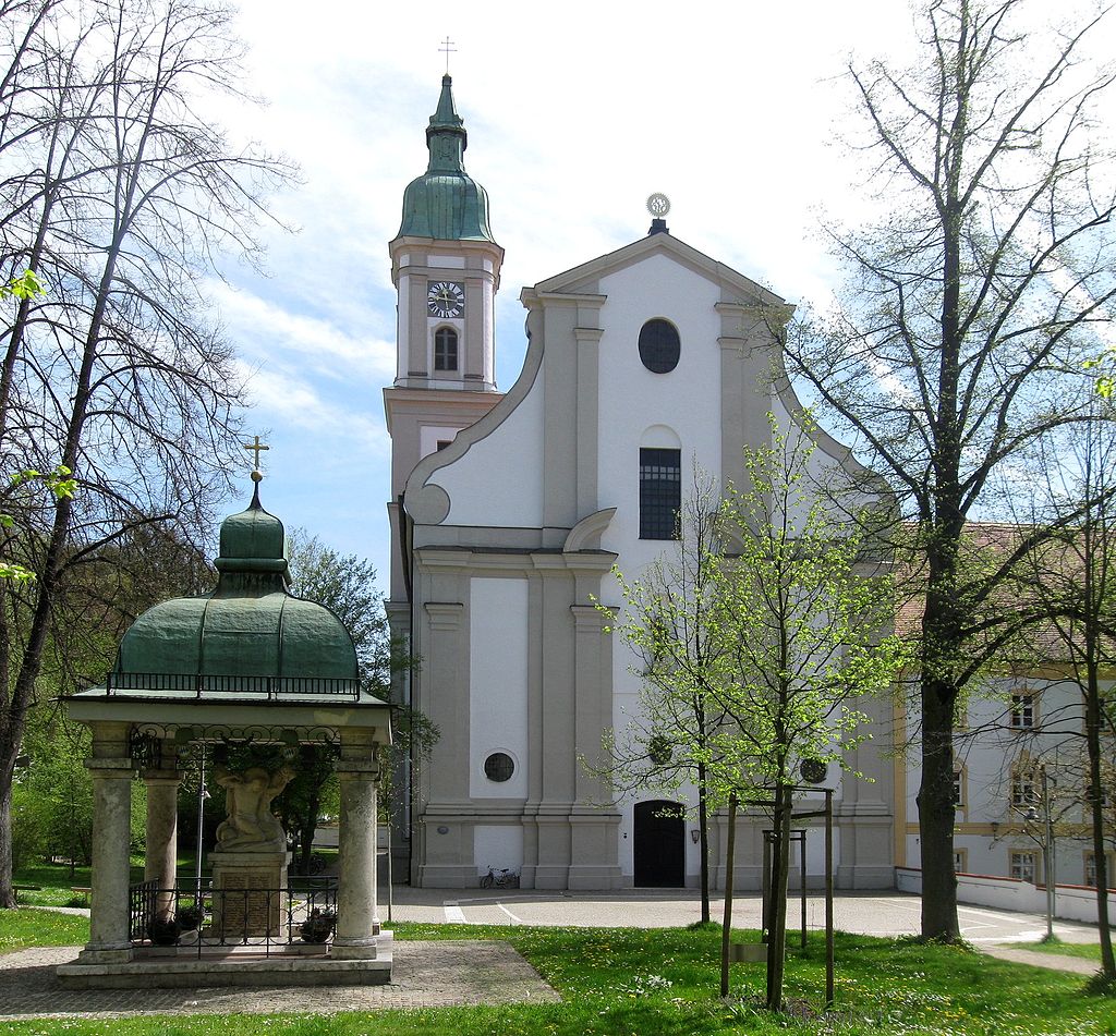 1024px-Alte_Poststraße_42_St._Peter_und_Paul_Kriegerdenkmal_Freising-1.jpg