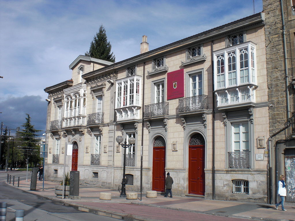 1024px-Arabako_Batzar_Nagusien_egoitza.jpg