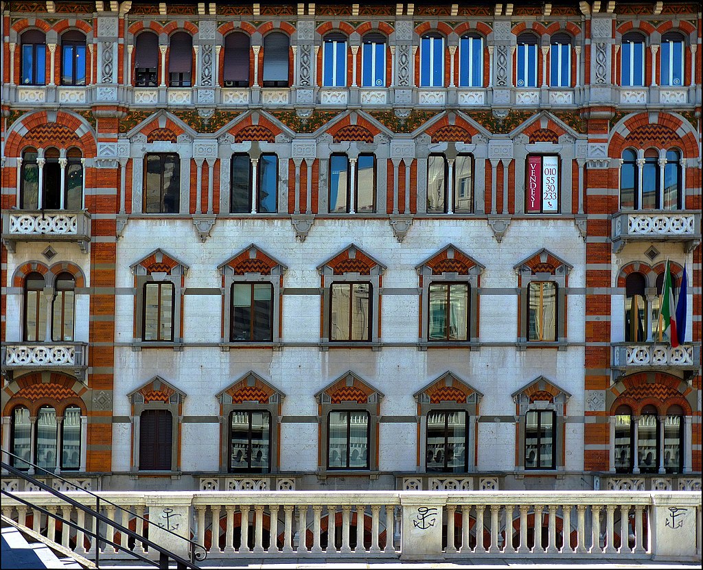 1024px-Architettura_liberty_a_Genova_-_panoramio.jpg
