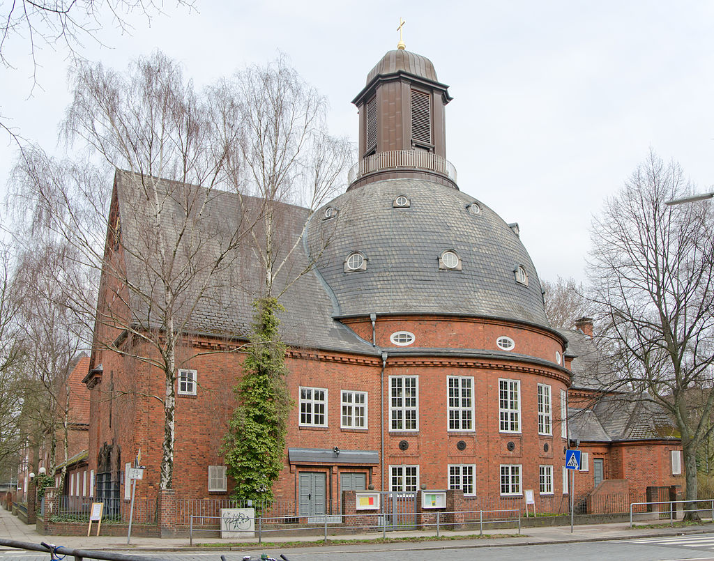 1024px-Auferstehungskirche_Barmbek_2.jpg