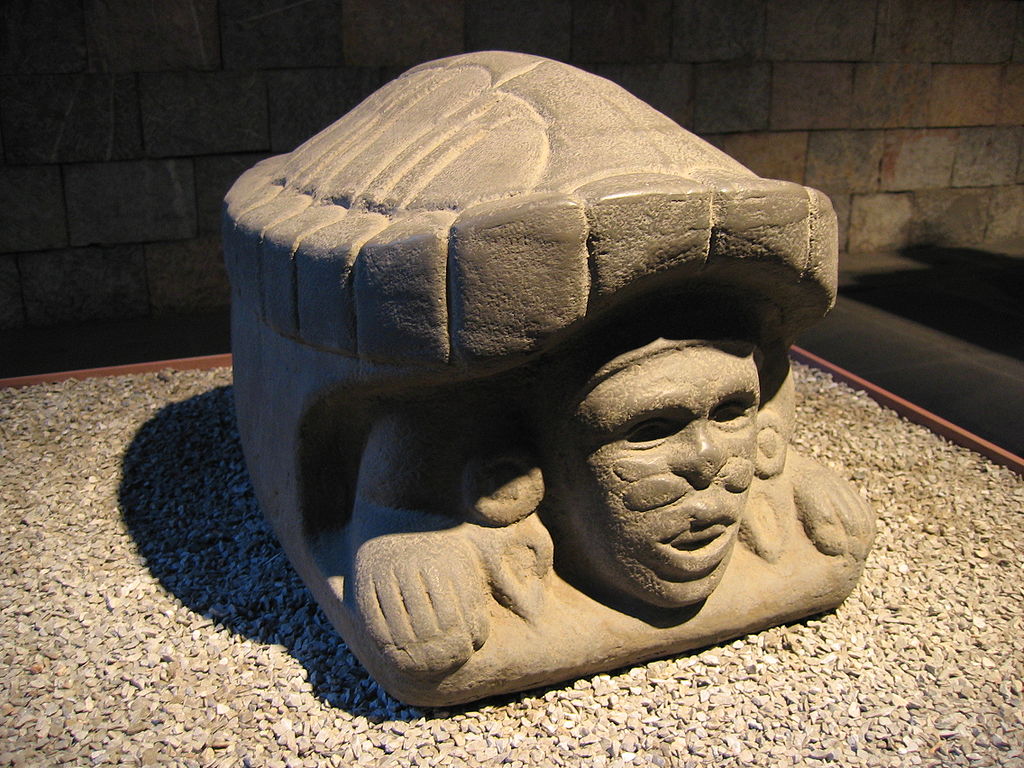 1024px-Aztec_Macuilxochitl_(Xochipilli).jpg