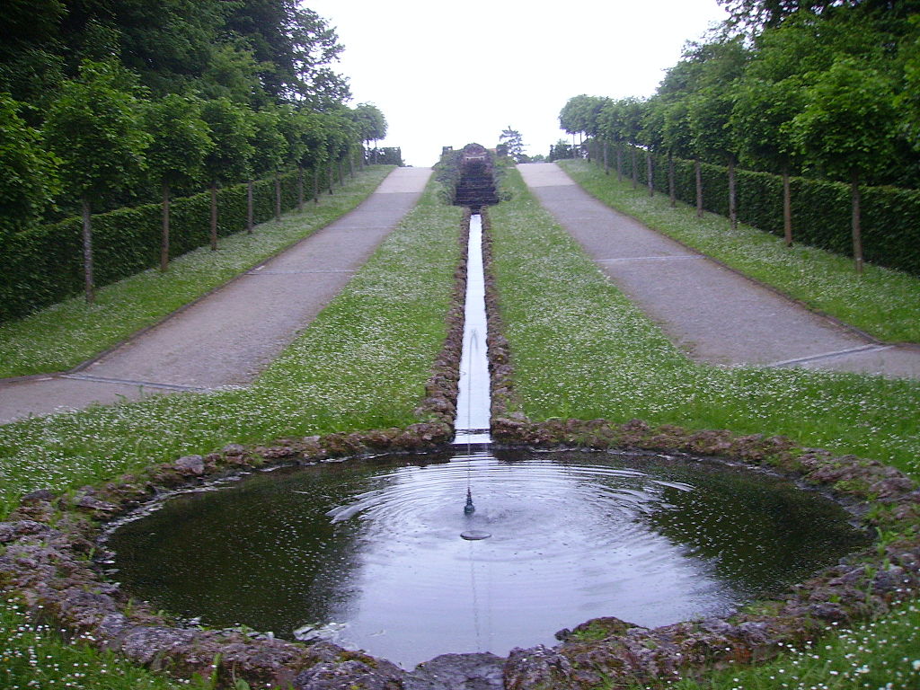 1024px-Bayreuth_Eremitage_Kaskade.JPG