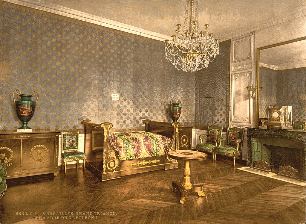 1024px-Bedroom_of_Emperor_Napoléon_at_Trianon.jpg