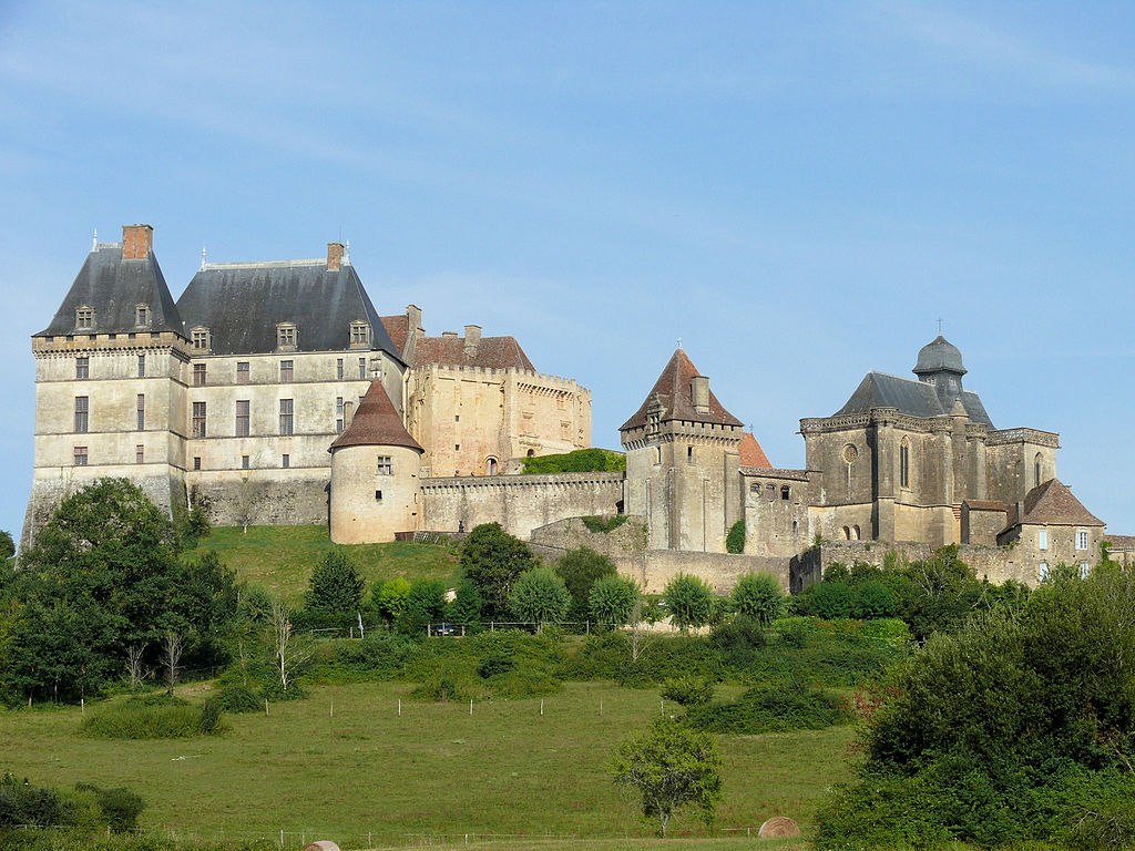 1024px-Biron_-_Château_-1.JPG