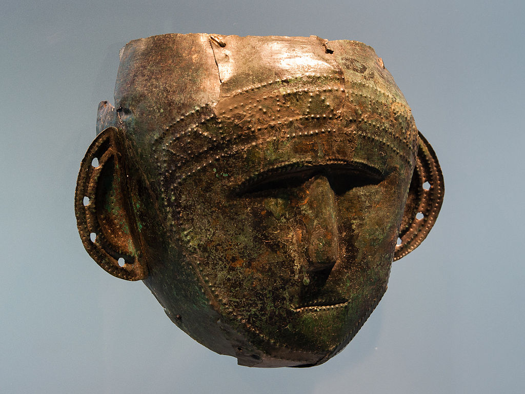 1024px-Blechmaske_Kleinklein_Großklein.jpg