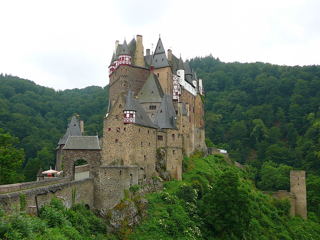 1024px-Burg_Eltz_01.jpg