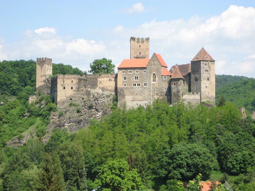 1024px-Burg_Hardegg_080525_1.jpg