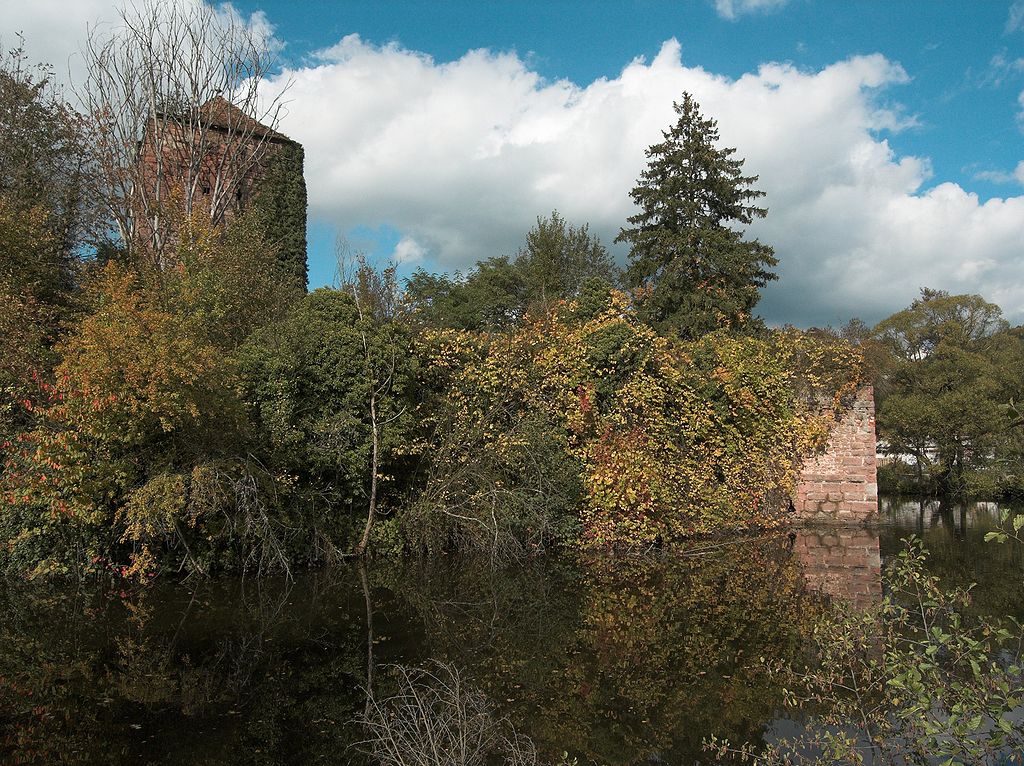 1024px-BurgsinnSchlossWest.jpg
