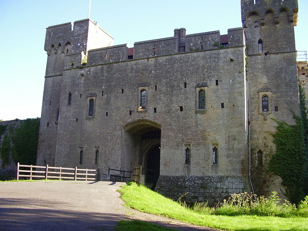 1024px-Caldicot_Castle 11-14.jpg