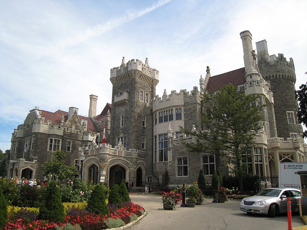 1024px-Casa_Loma_(16969552860).jpg