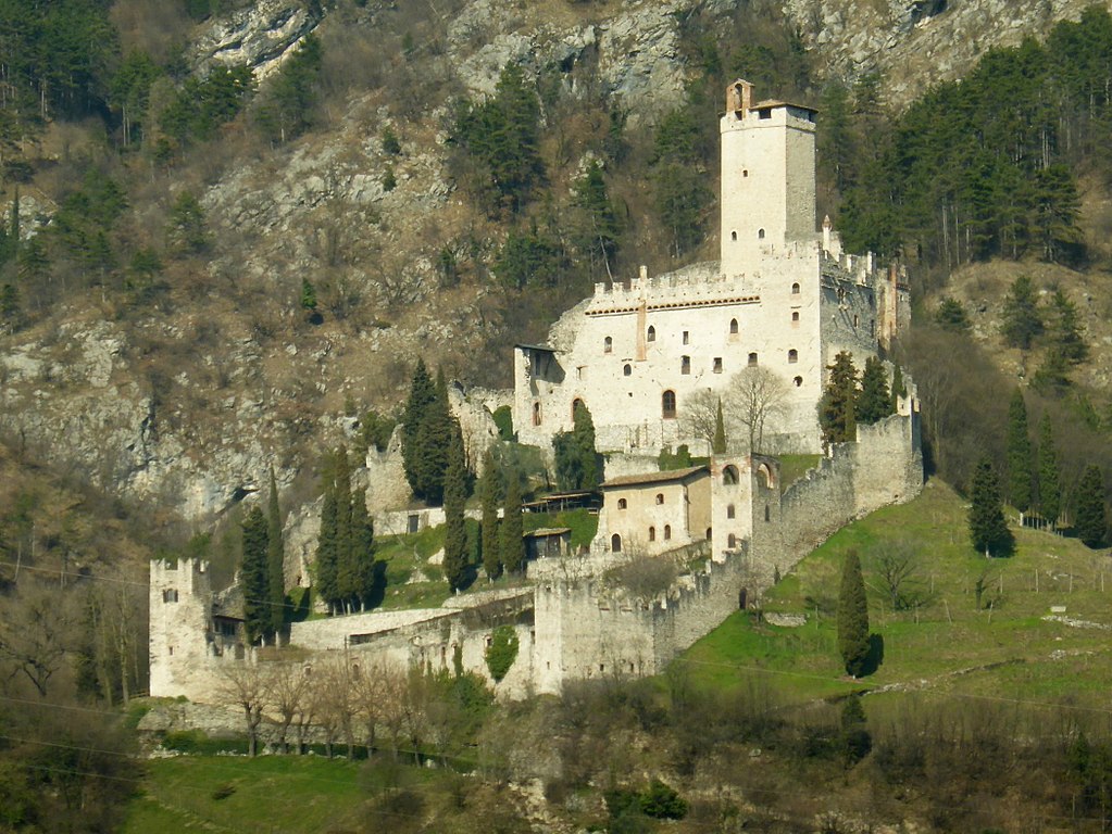 1024px-Castello_di_Avio,_39.jpeg