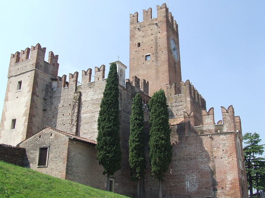 1024px-CastelloVillafranca2.jpg