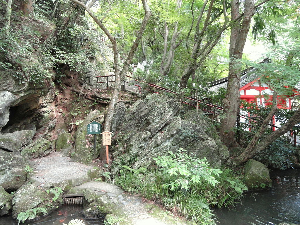 1024px-Cave_-_Ishiyamadera_-_Otsu,_Shiga_-_DSC07379.JPG