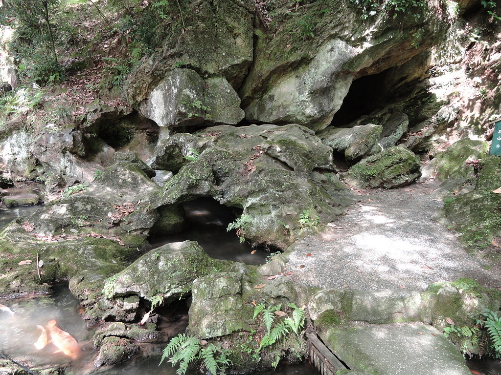 1024px-Cave_-_Ishiyamadera_-_Otsu,_Shiga_-_DSC07381.JPG