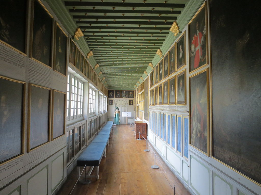 1024px-Château_de_Bussy-Rabutin_038.JPG