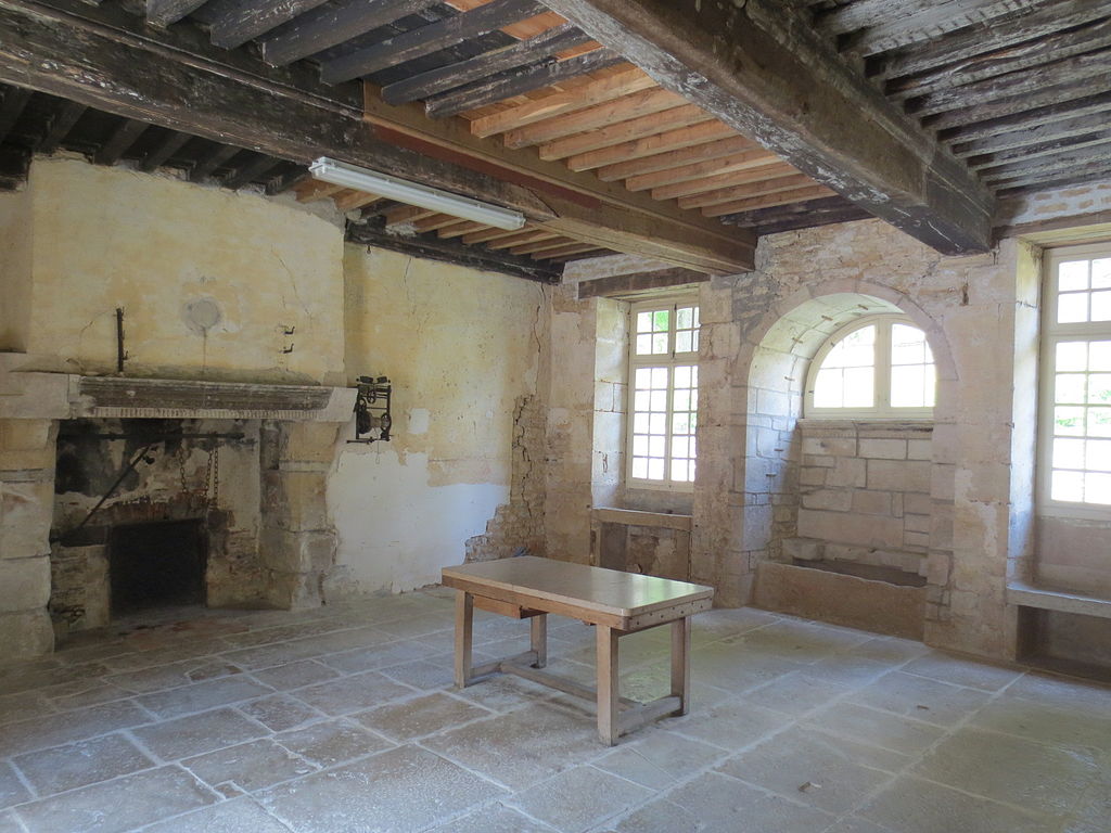 1024px-Château_de_Bussy-Rabutin_083.JPG