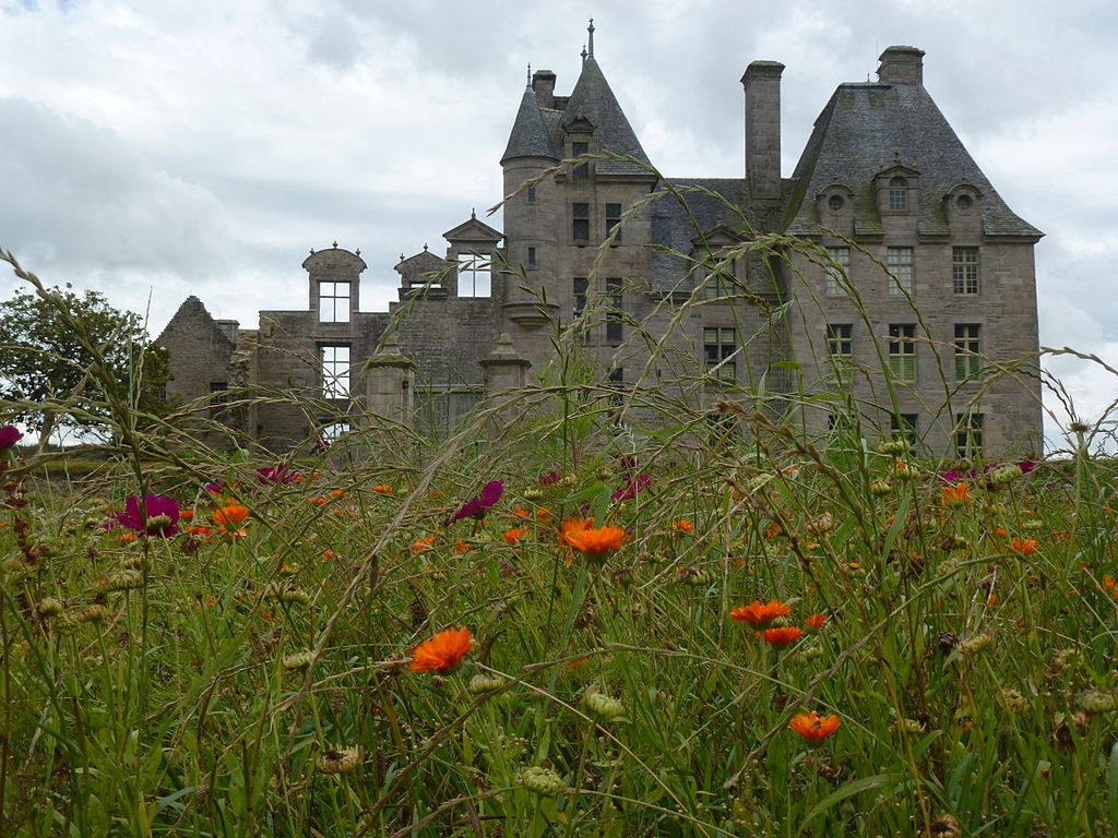 1024px-Château_de_Kerjean,_face_nord..JPG