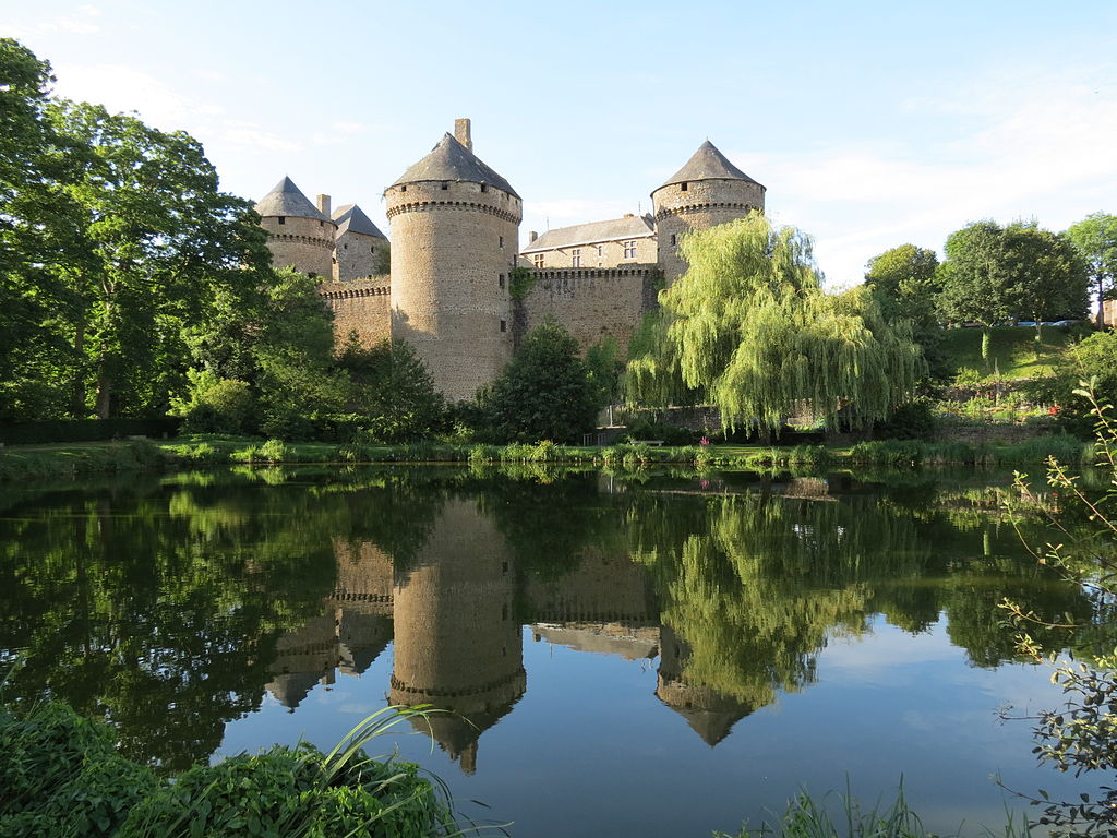 1024px-Château_de_Lassay_13.JPG