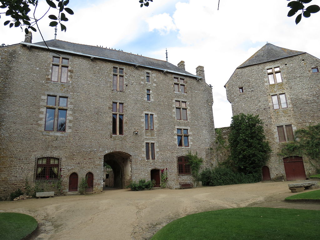 1024px-Château_de_Lassay_6.JPG