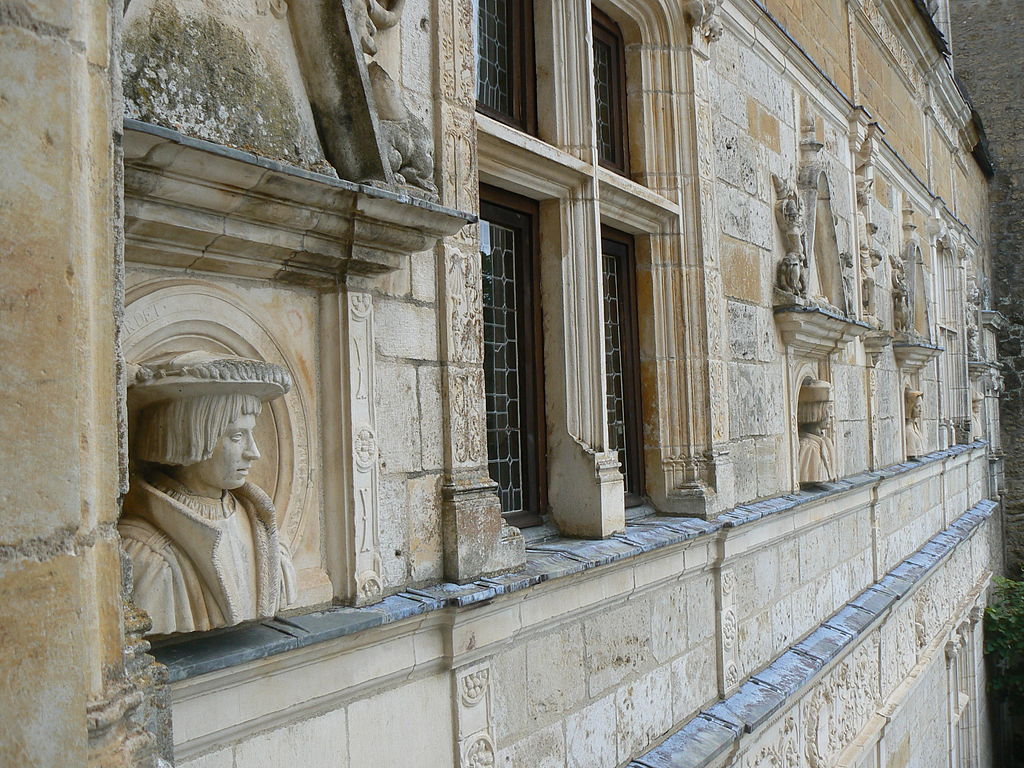 1024px-Château_de_Montal.jpg