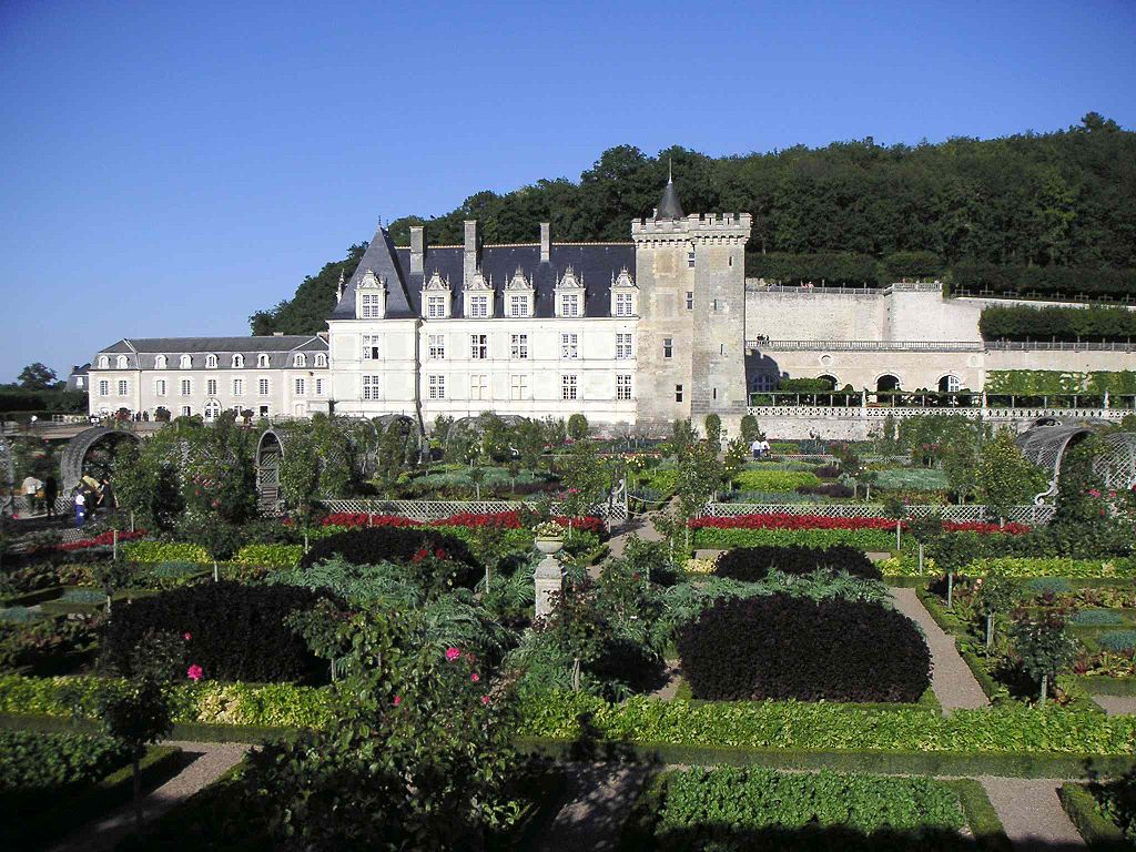1024px-Château_de_Villandry_vue_des_jardins.JPG