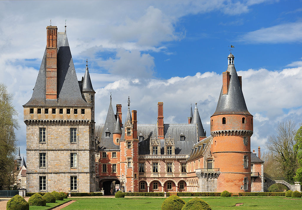 1024px-Chateau_de_Maintenon.jpg
