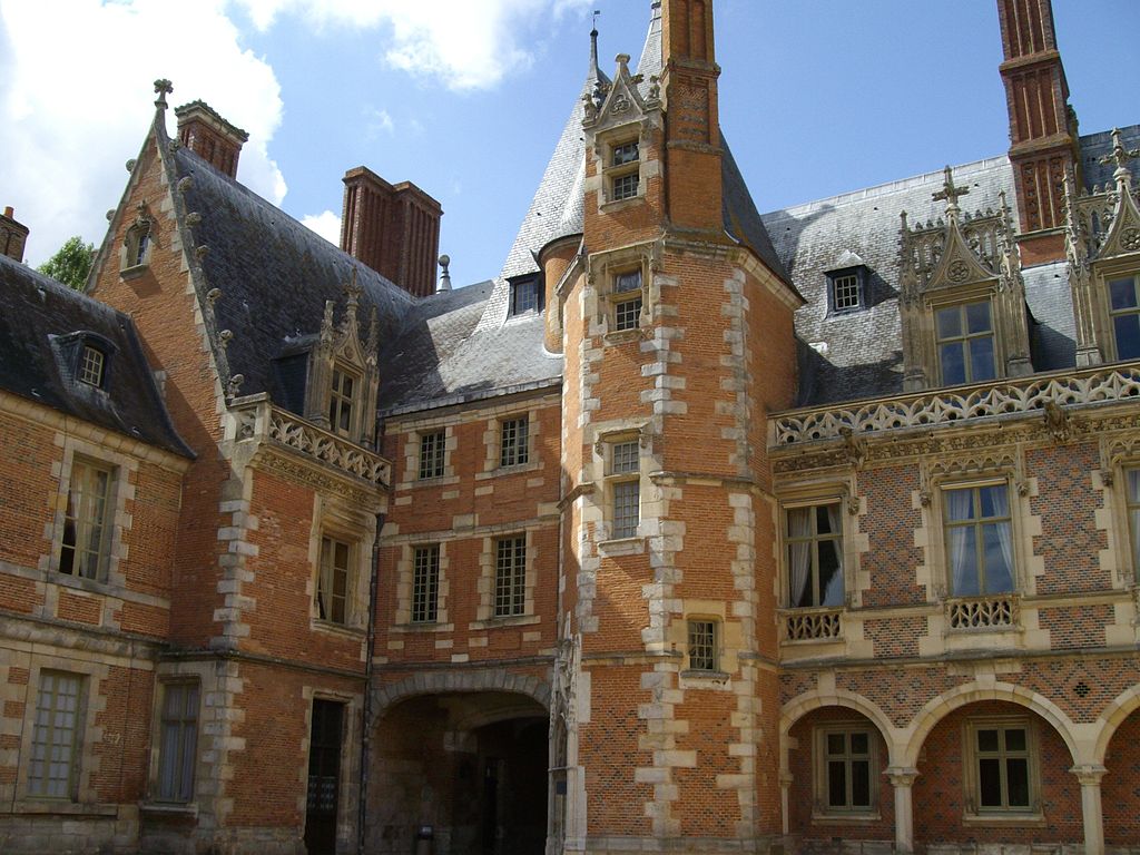1024px-Chateau_maintenon014.jpg