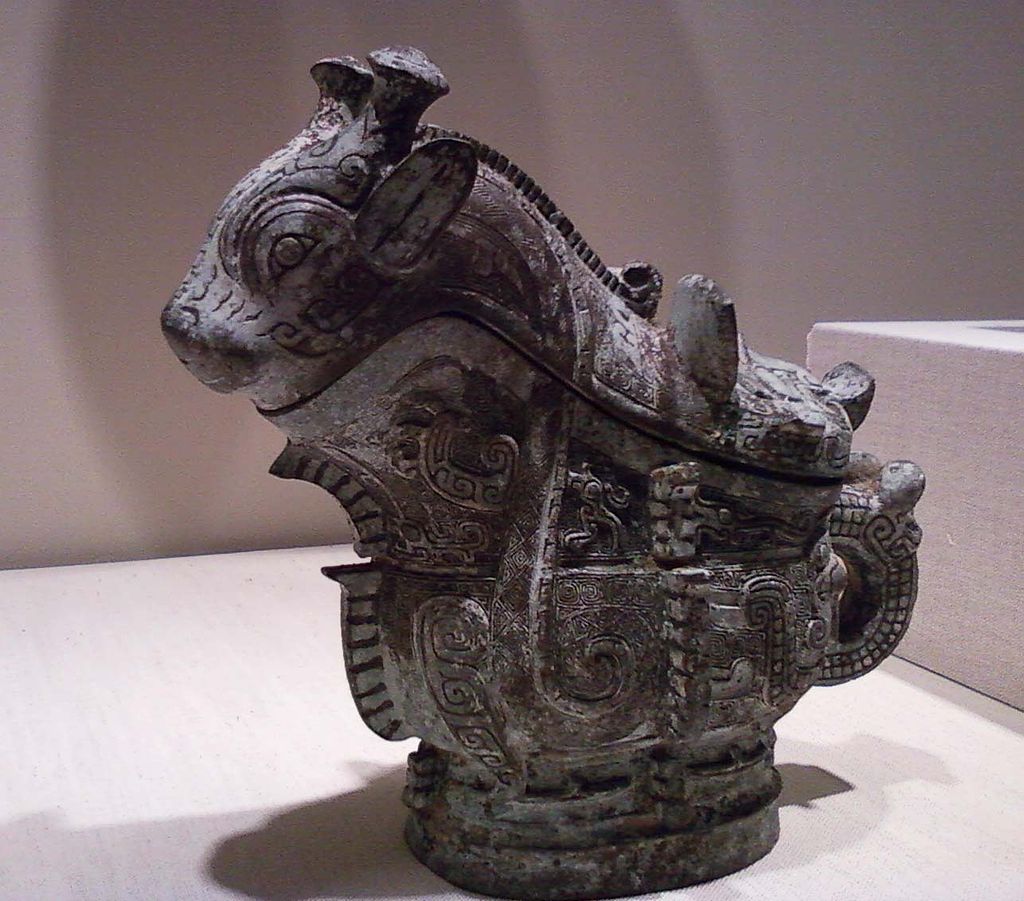 1024px-Chinese_ritual_wine_server_(guang).jpg
