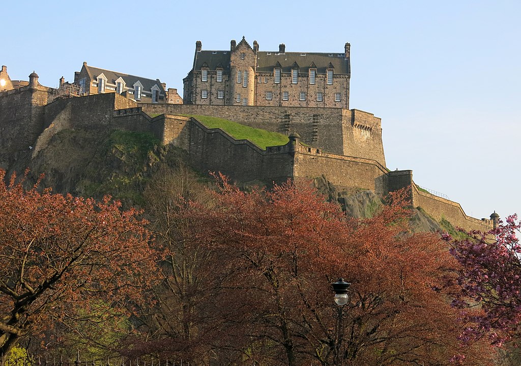 1024px-City_of_Edinburgh_-_Edinburgh_Castle_-_20140421193552.jpg