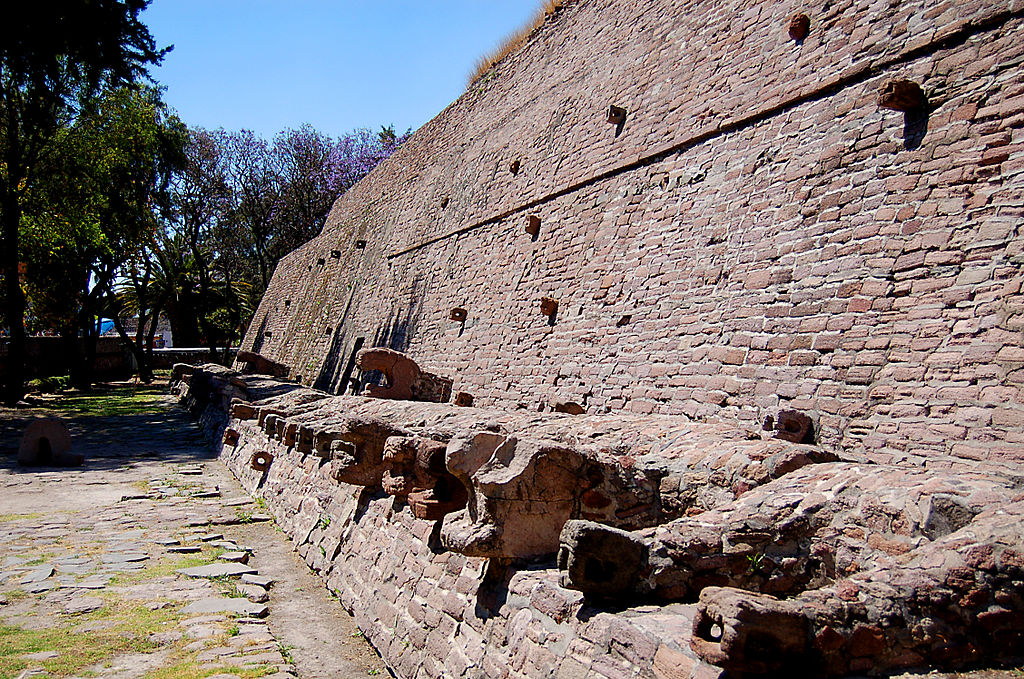 1024px-Coatepantli.jpg