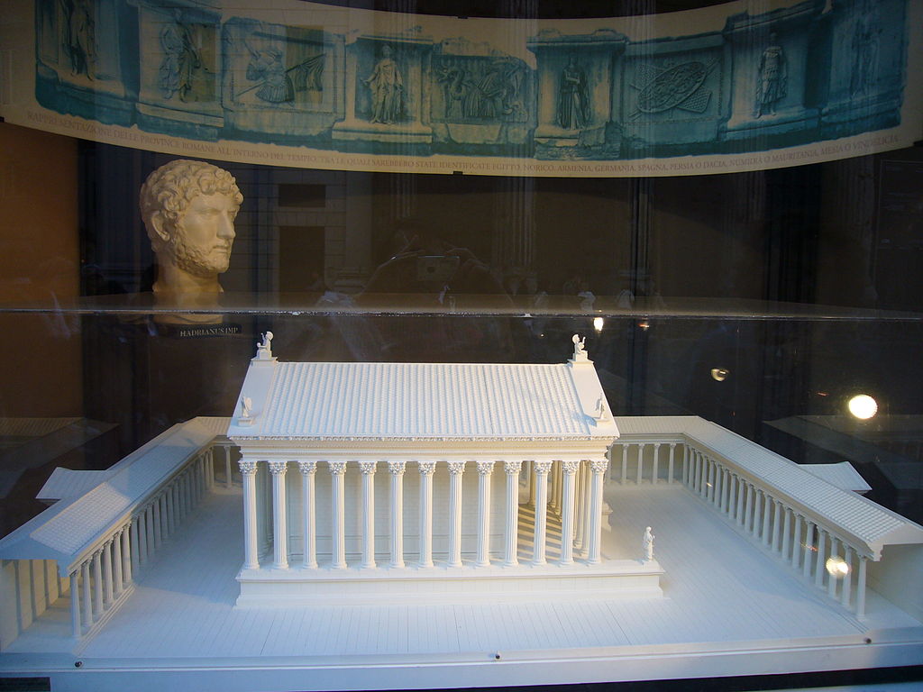 1024px-Colonna_-_Tempio_di_Adriano_ricostruzione_1000165.jpg