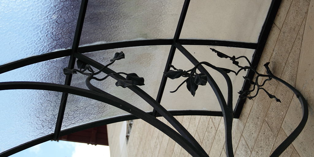 1024px-Détail_verrerie_entrée_villa_majorelle.jpg