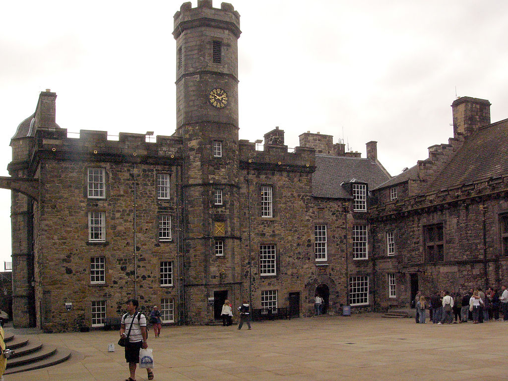 1024px-Edinburgh-Castle.jpg