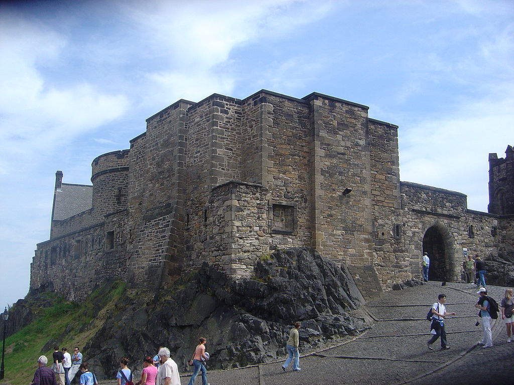 1024px-Edinburgh_Castle_DSC05094.JPG