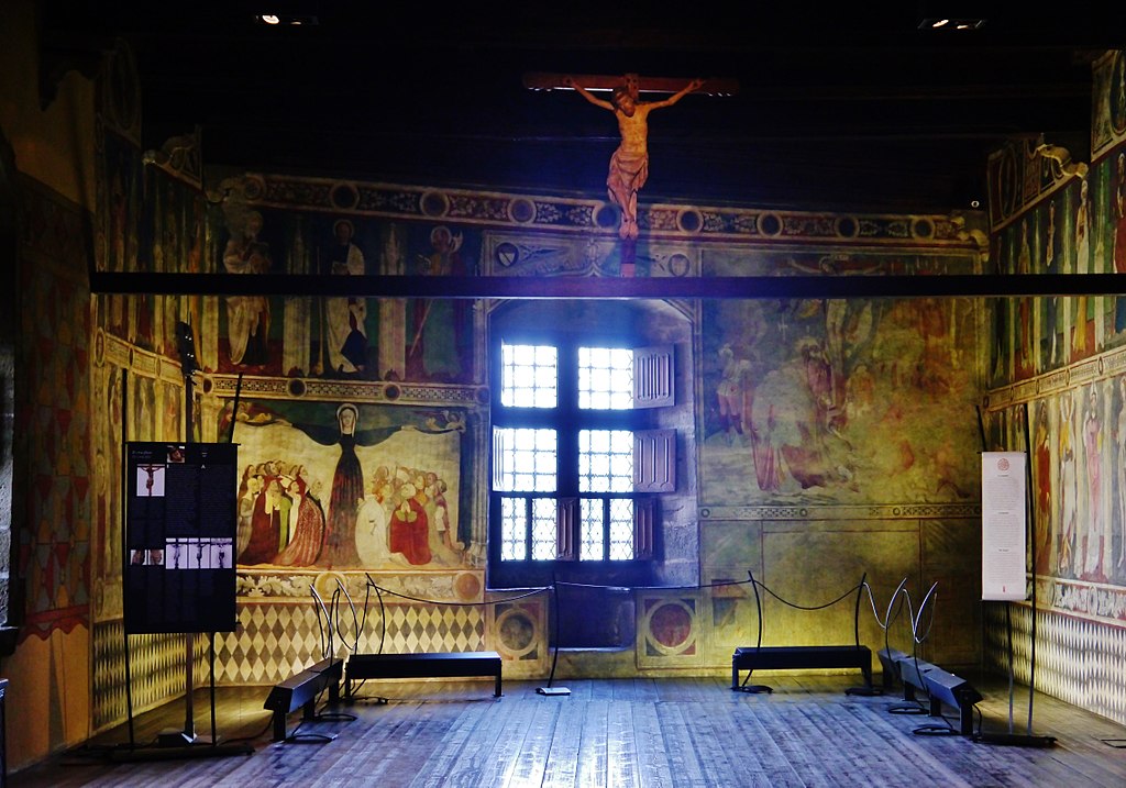 1024px-Fénis_Castello_di_Fénis_Innen_06.jpg