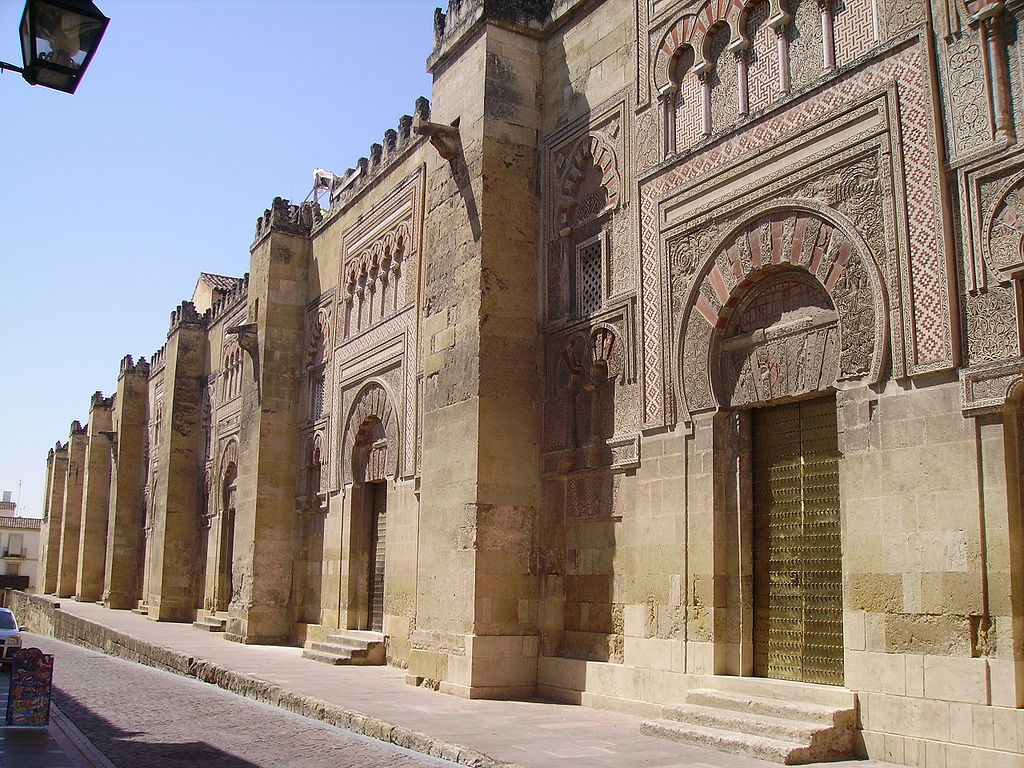1024px-Fachada_oriental_de_la_Mezquita_de_Córdoba.jpg