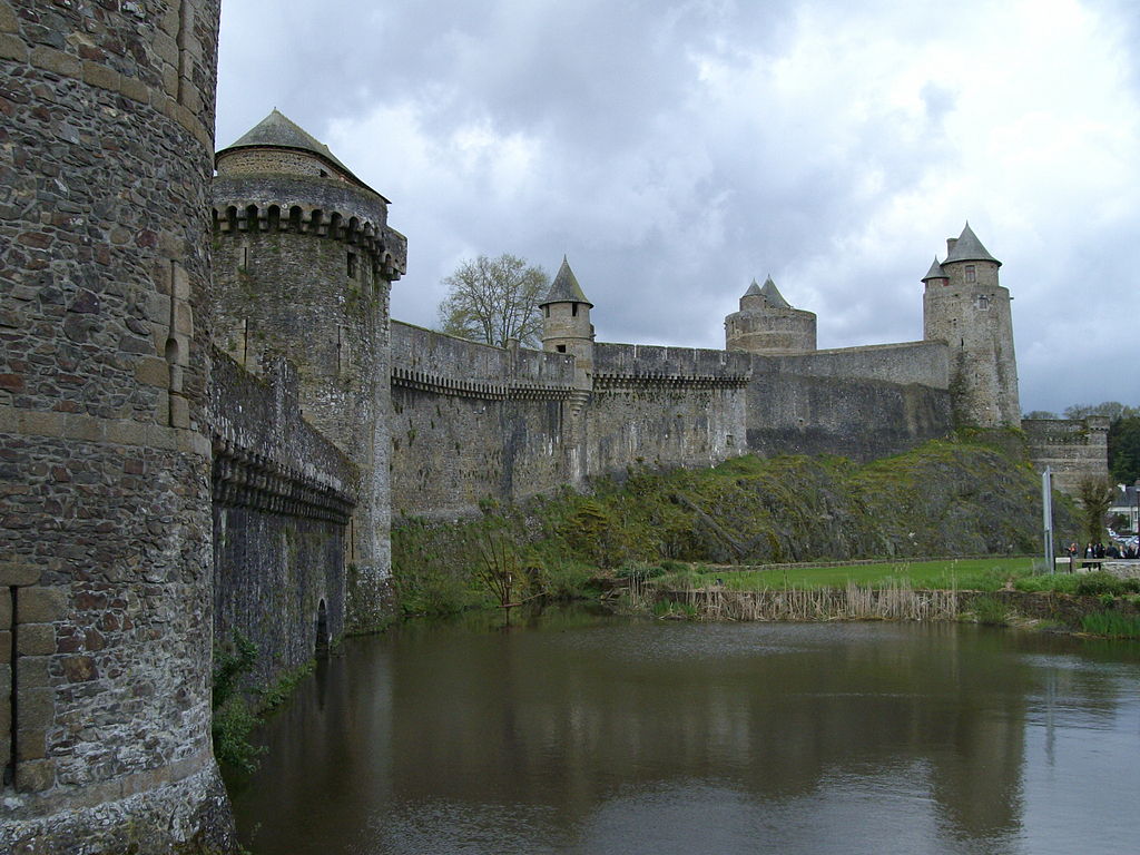 1024px-Fougères_(18).JPG