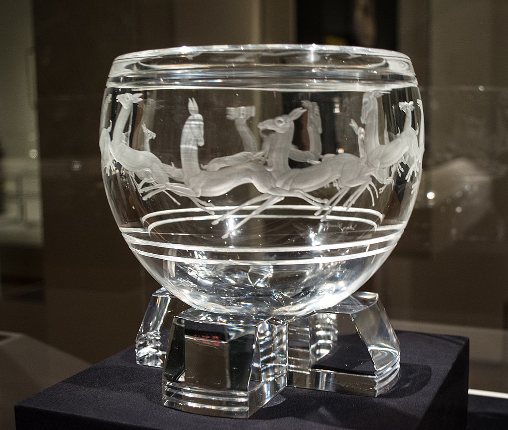 1024px-Gazelle_vase_-_Sidney_Biehler_Waugh_Joseph_Libisch_(38866320695).jpg