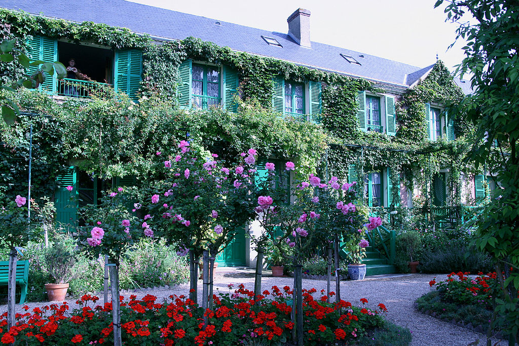 1024px-Giverny_-_Maison_Monet_(3).JPG
